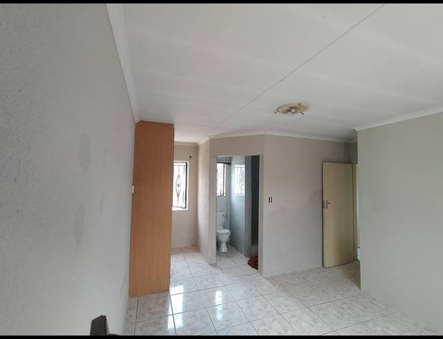 3 BEDROOM FREEHOLD FOR SALE IN DANVILLE